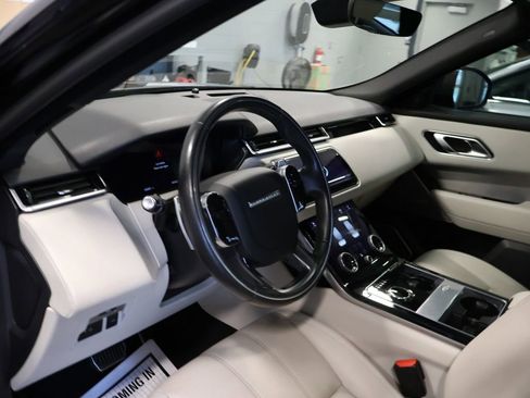 Used 2019 Land Rover Range Rover Velar R-Dynamic SE image 18