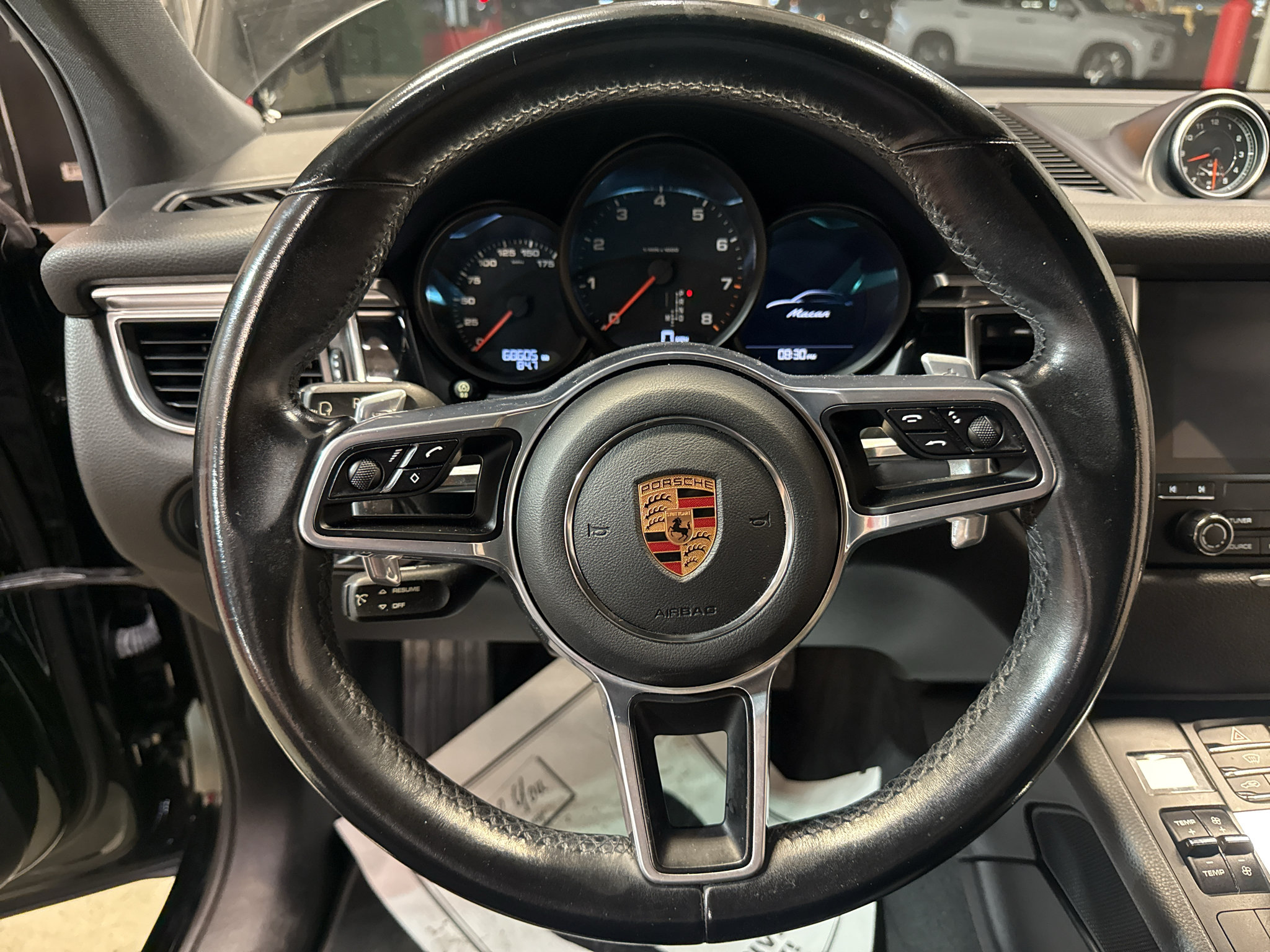 Used 2018 Porsche Macan AWD/4WD image 19