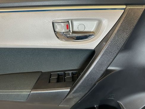 Used 2016 Toyota Corolla LE FWD image 19