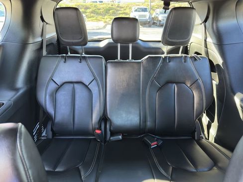 Used 2023 Chrysler Pacifica Touring-L w/ S Appearance Package image 35