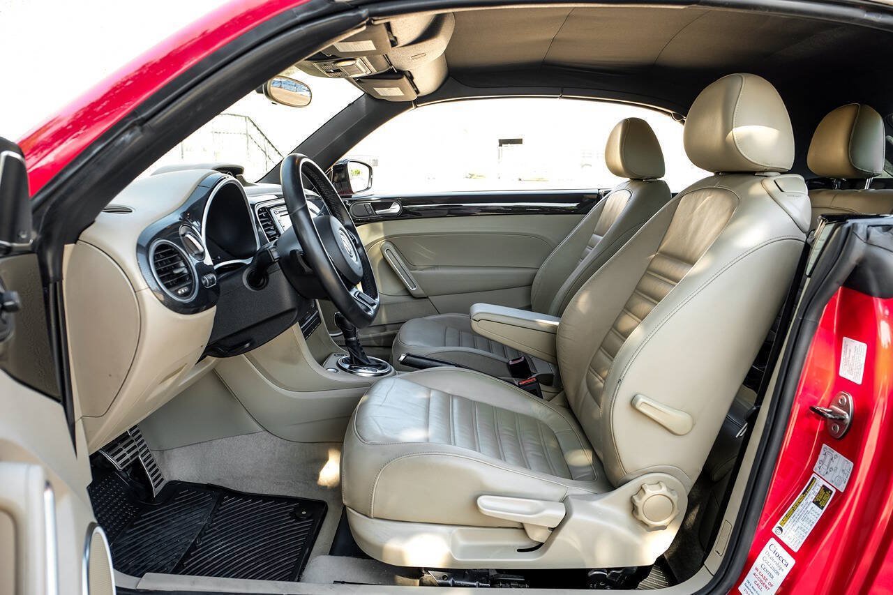 Used 2013 Volkswagen Beetle 2.0T FWD image 4