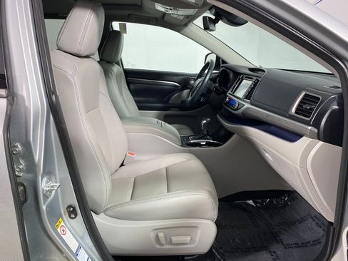 Used 2018 Toyota Highlander Limited image 9