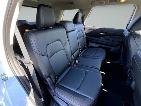 New 2025 Nissan Pathfinder SL image 10