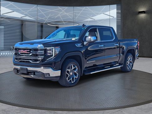 Used 2022 GMC Sierra 1500 SLT w/ SLT Premium Plus Package image 2