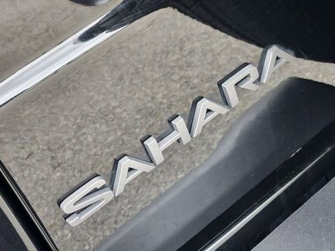 Used 2025 Jeep Wrangler Unlimited Sahara AWD/4WD image 9