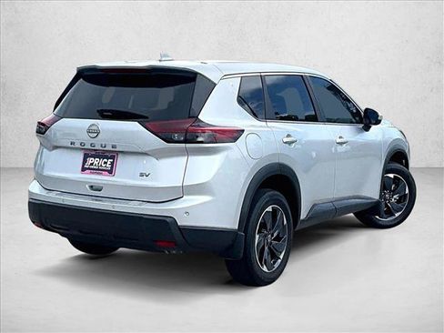 Used 2024 Nissan Rogue SV FWD image 2