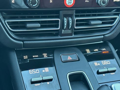 Used 2025 Porsche Macan image 21