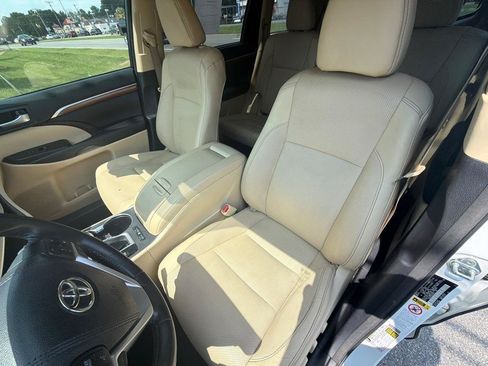Used 2018 Toyota Highlander Limited FWD image 23
