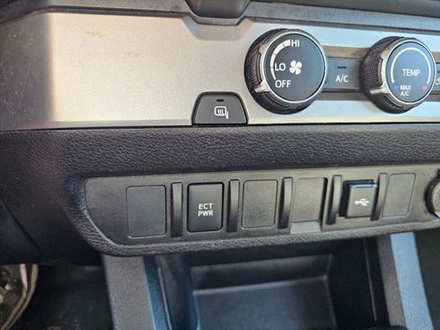 Used 2022 Toyota Tacoma SR image 35