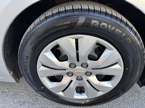 Used 2015 Chevrolet Cruze LS image 34
