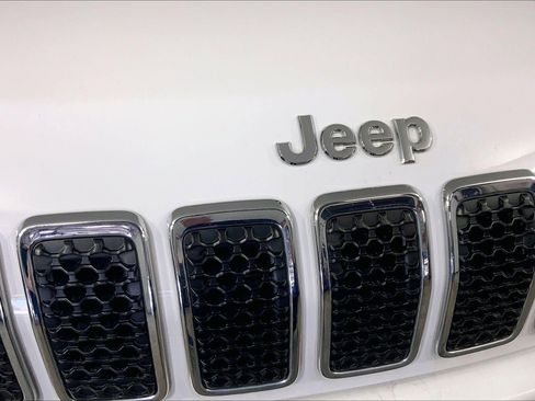 Used 2019 Jeep Cherokee Latitude Plus image 28
