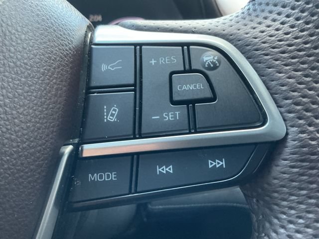 Used 2023 Toyota Sienna Platinum FWD image 19