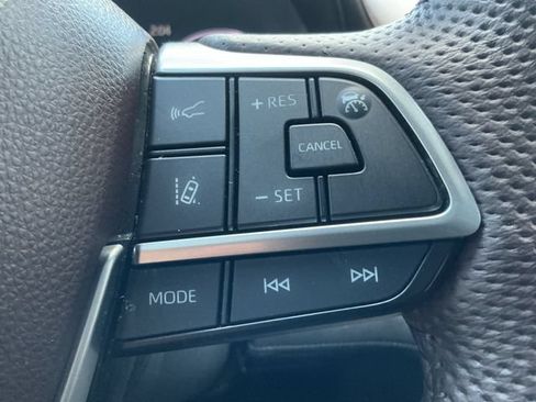 Used 2023 Toyota Sienna Platinum FWD image 19