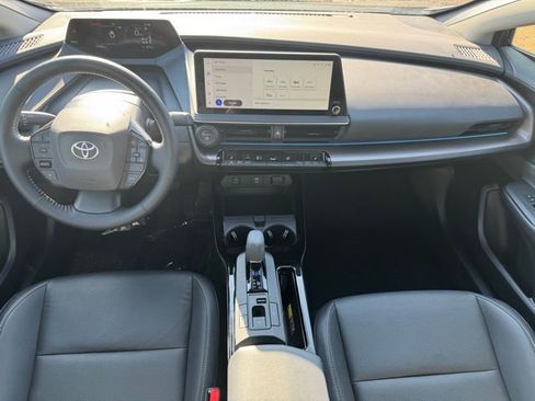 Used 2023 Toyota Prius XLE image 12