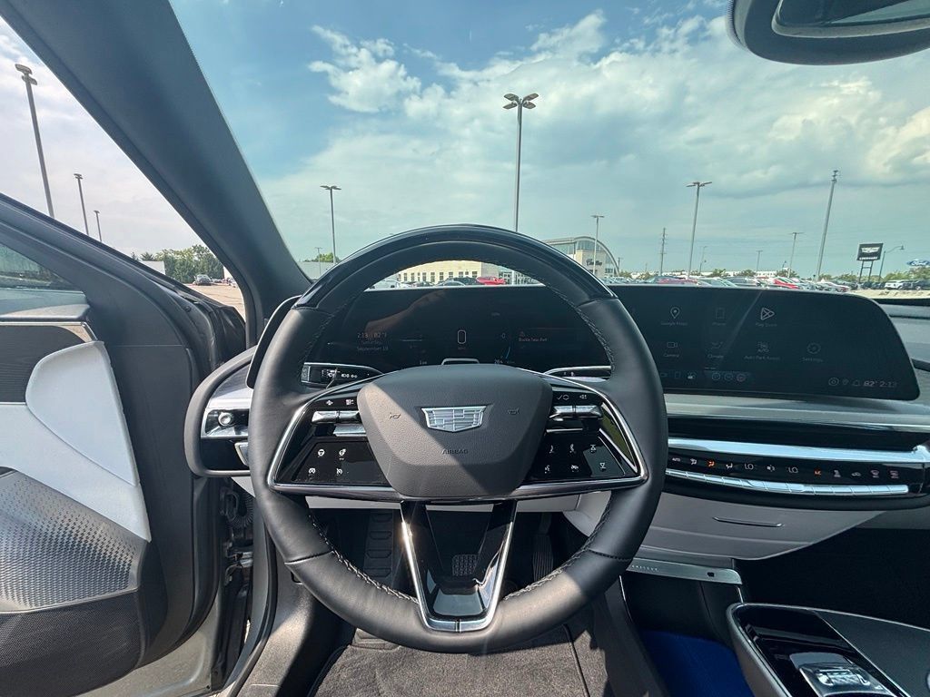 Certified 2024 Cadillac Lyriq Luxury AWD/4WD image 19