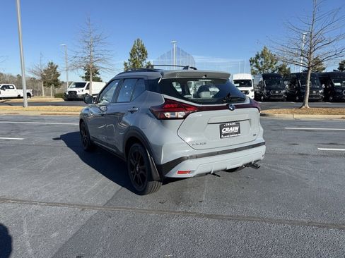 Used 2021 Nissan Kicks SR w/ SR Premium Package image 5