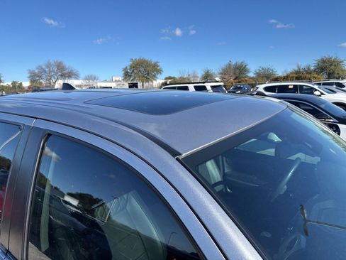 Used 2021 Toyota Tundra Platinum image 5