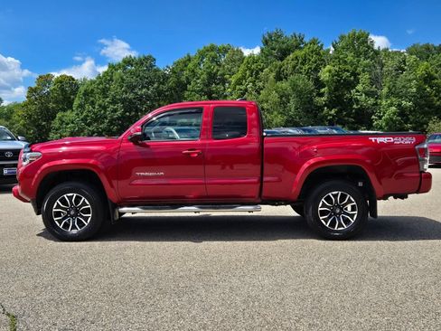 Used 2020 Toyota Tacoma TRD Sport w/ Technology Package AWD/4WD image 2