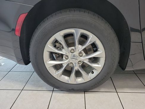 Used 2022 Chrysler Pacifica Touring-L AWD/4WD image 50
