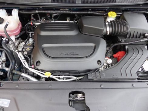 Used 2025 Chrysler Pacifica Select FWD image 29