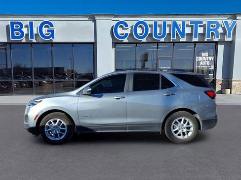 Used 2023 Chevrolet Equinox LT image 2