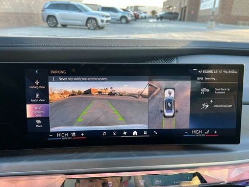 Used 2023 BMW 740i w/ Executive Package image 18