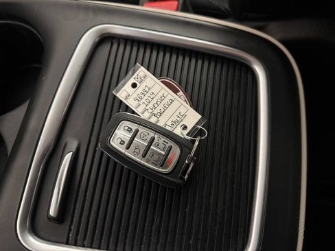 Used 2024 Chrysler Pacifica Touring-L FWD image 43