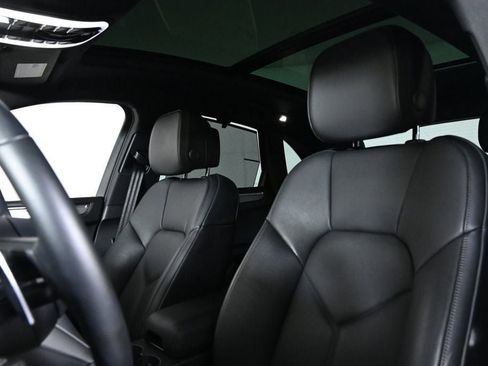 Certified 2026 Porsche Macan AWD/4WD image 5