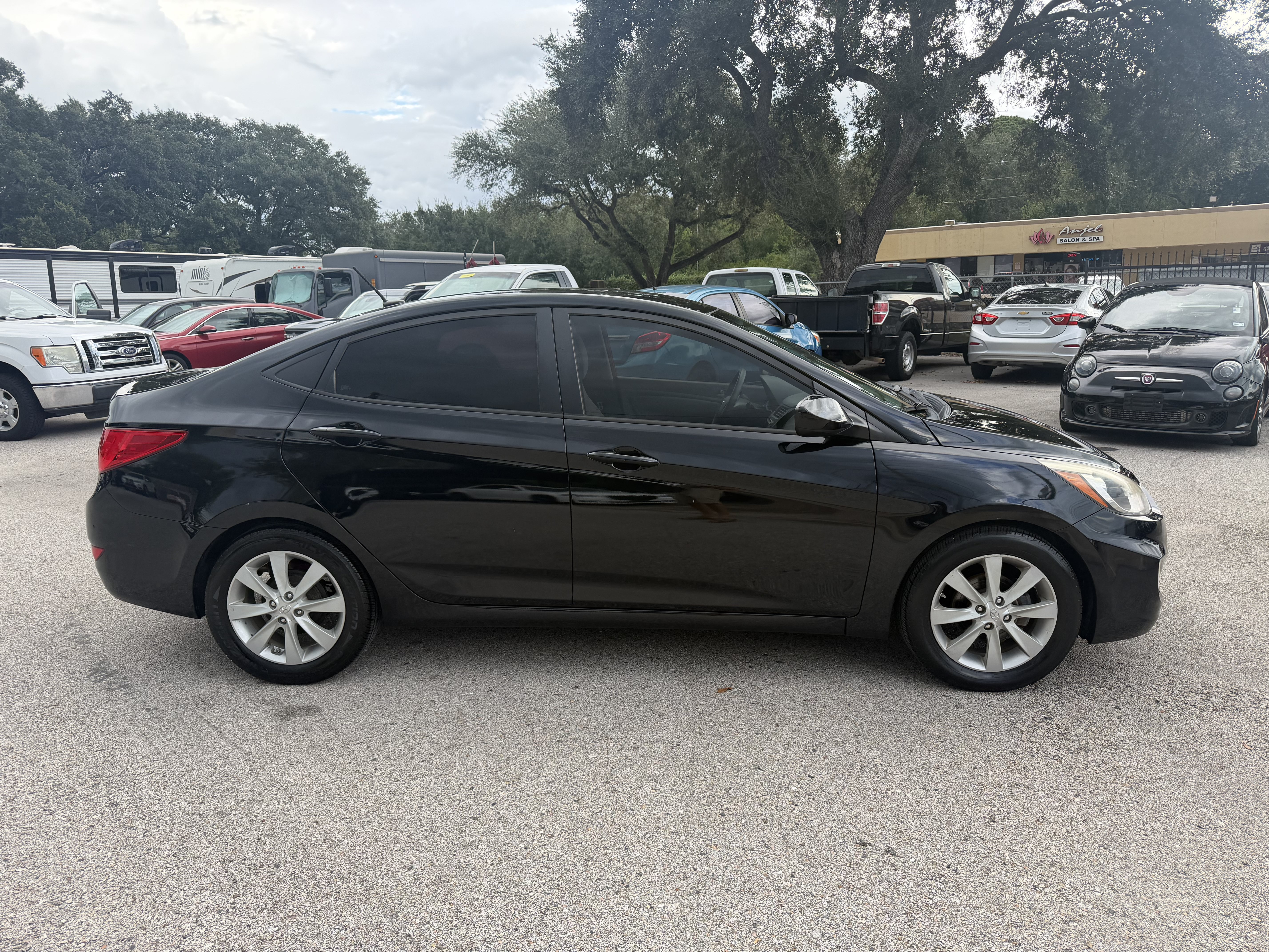 Used 2016 Hyundai Accent SE w/ Option Group 02 FWD image 4
