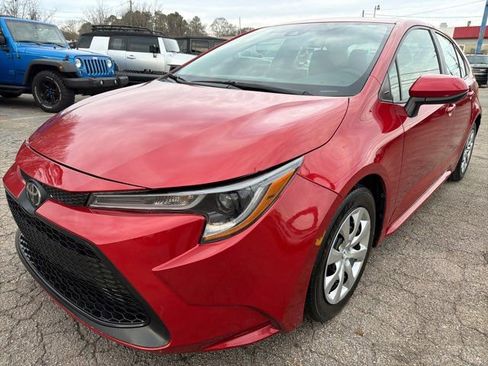 Used 2021 Toyota Corolla LE image 3