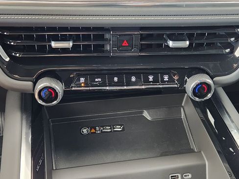 New 2025 Chevrolet Suburban Premier image 14