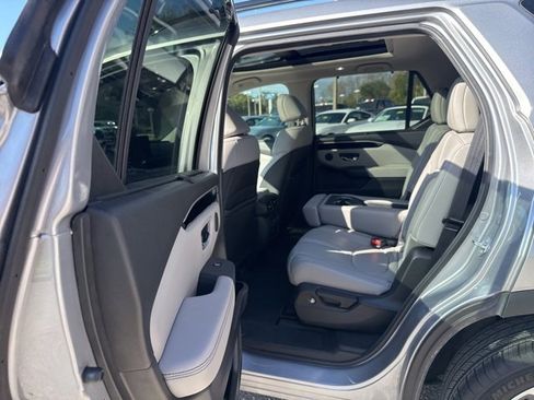 Used 2024 Honda Pilot Touring image 14