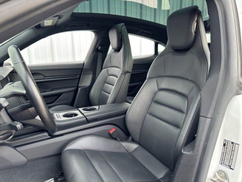 Used 2021 Porsche Taycan image 39