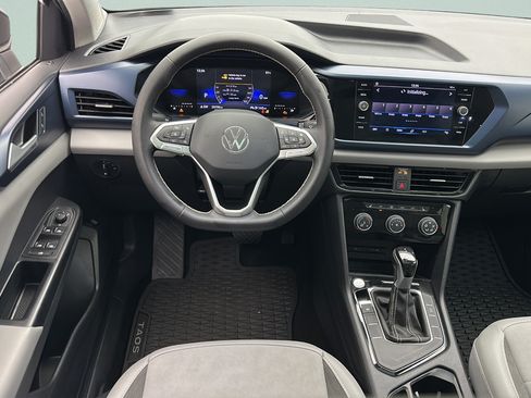 Used 2023 Volkswagen Taos SE w/ Panoramic Sunroof Package FWD image 11