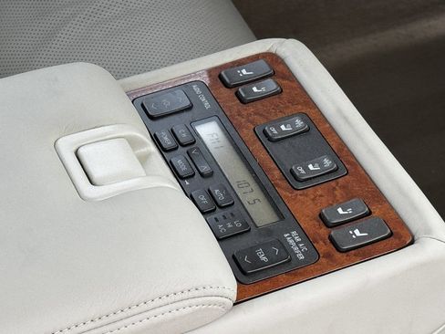 Used 2005 Lexus LS 430 w/ Ultra Luxury Pkg RWD image 18