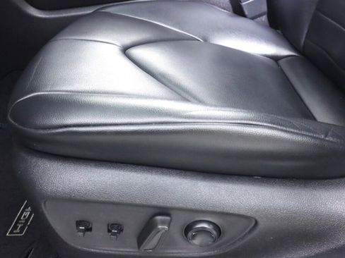 Used 2021 Toyota Highlander XLE image 29