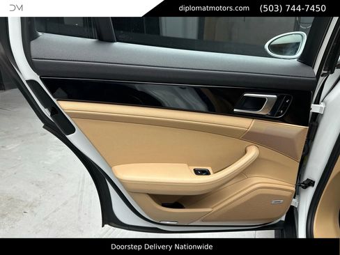 Used 2018 Porsche Panamera 4 image 34