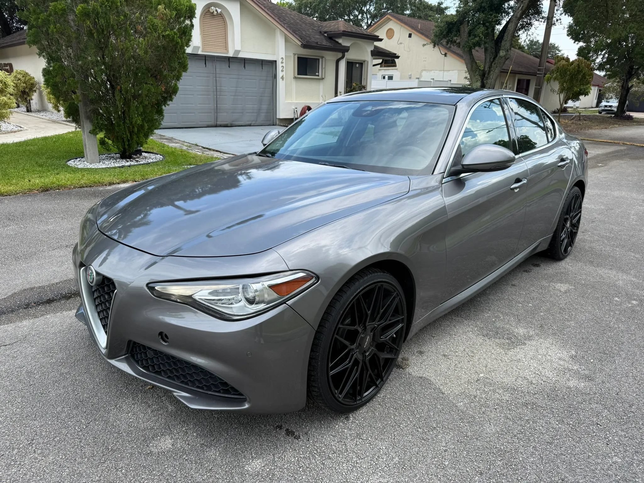 Used 2017 Alfa Romeo Giulia Ti AWD/4WD image 1