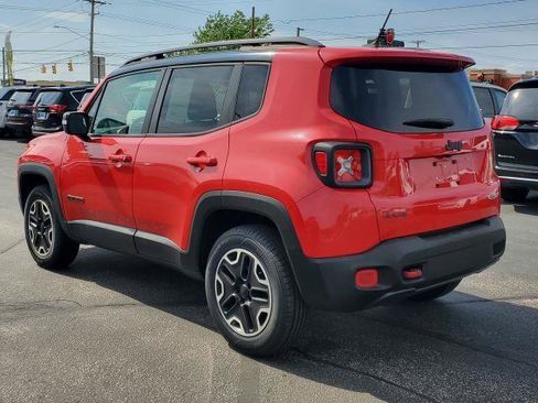 Used 2015 Jeep Renegade Trailhawk AWD/4WD image 4
