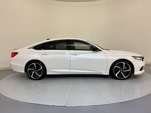 Used 2022 Honda Accord Sport image 8