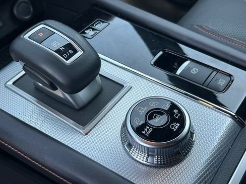 Used 2025 Mitsubishi Outlander 4WD Plug-In Hybrid image 19