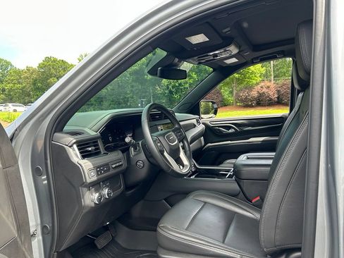 Used 2024 GMC Yukon Denali RWD image 42
