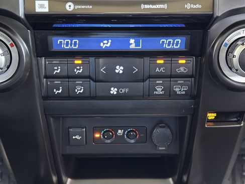 Used 2022 Toyota 4Runner Limited AWD/4WD image 37