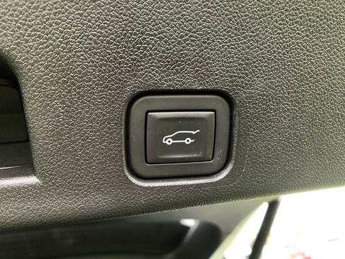 Used 2025 GMC Acadia Elevation image 10