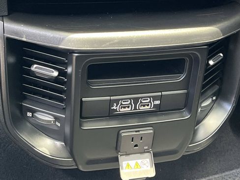Used 2019 RAM 1500 Laramie AWD/4WD image 21