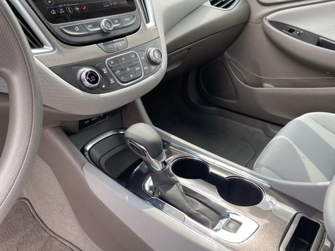 Used 2025 Chevrolet Malibu LT FWD image 23