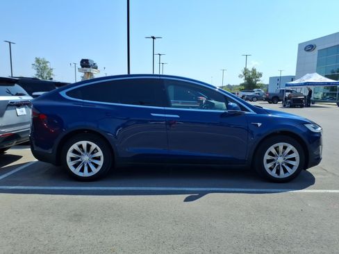 Used 2019 Tesla Model X Long Range AWD/4WD image 2