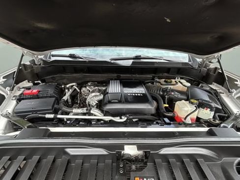 Used 2022 Chevrolet Silverado 1500 High Country w/ High Country Premium Package AWD/4WD image 33