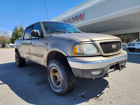 Used 2002 Ford F150 Lariat image 1