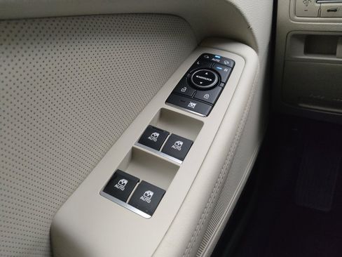 Used 2018 Genesis G80 3.8 w/ Option Group 03 image 27